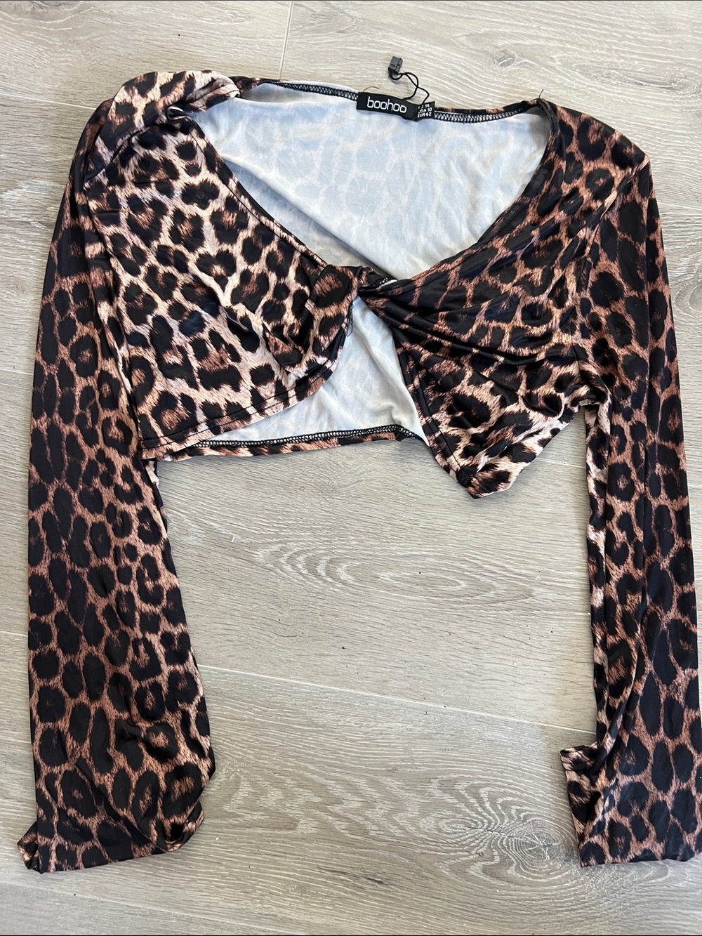 Never worn boohoo Brown & Black Leopard Twist-Front Long Sleeve Crop Top